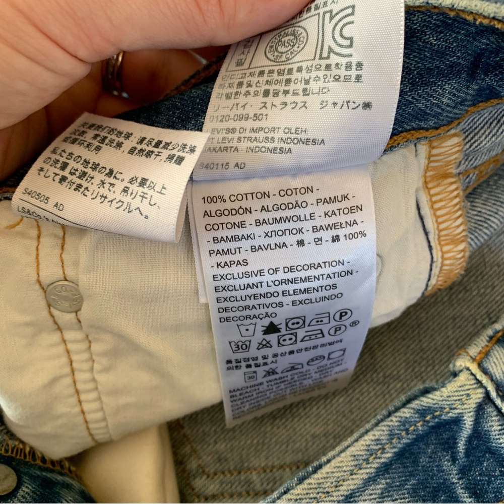 Levi’s 501 Short Medium Wash Distressed Jeans - Picture 7 of 8